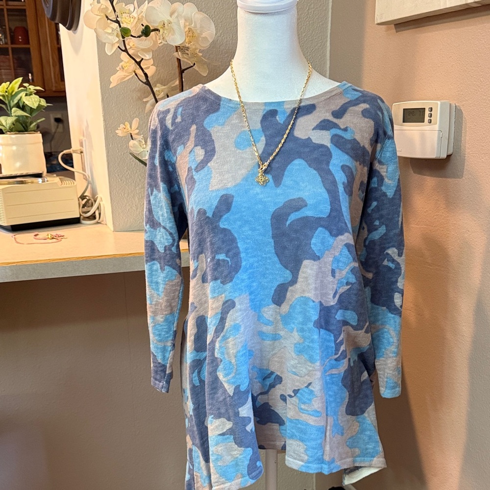 LOGO by Lori Goldstein Blue Camo Long Sleeve Top